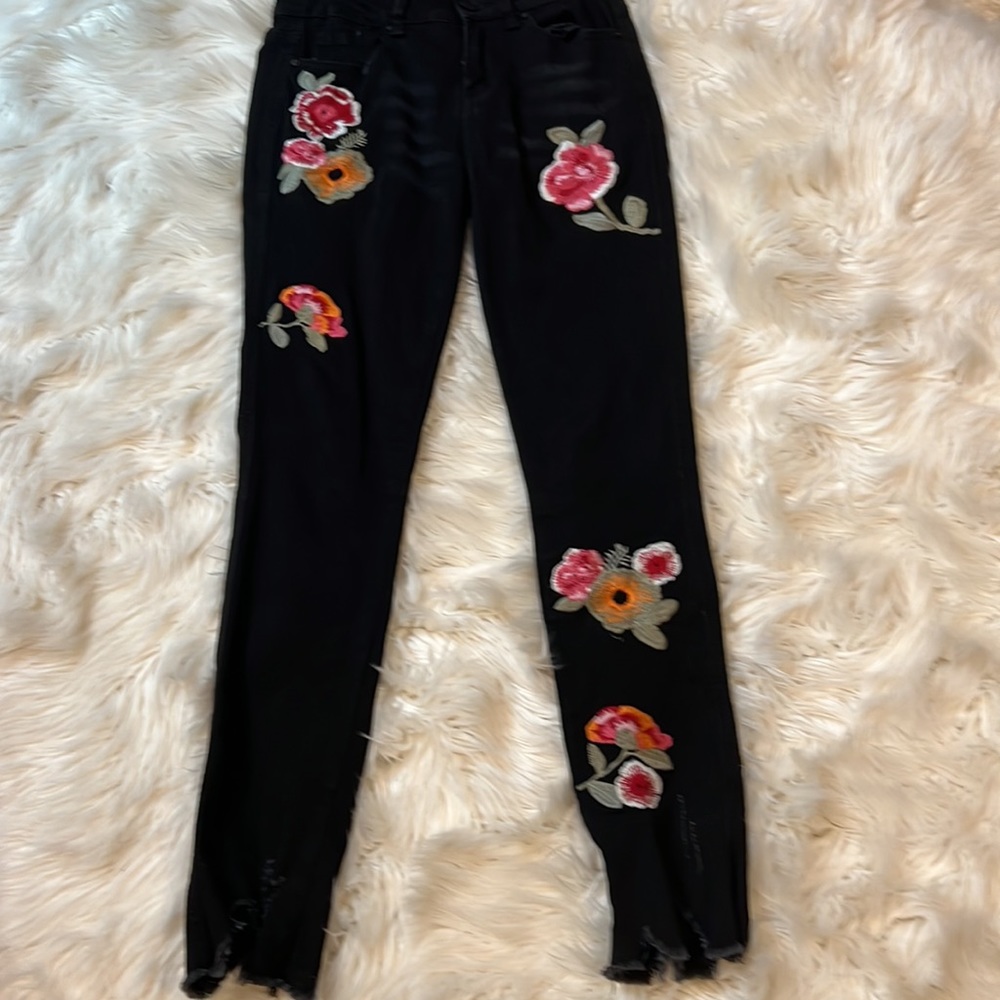 Rocks & indigo, size 4 black denim, jeans with embroidered flowers